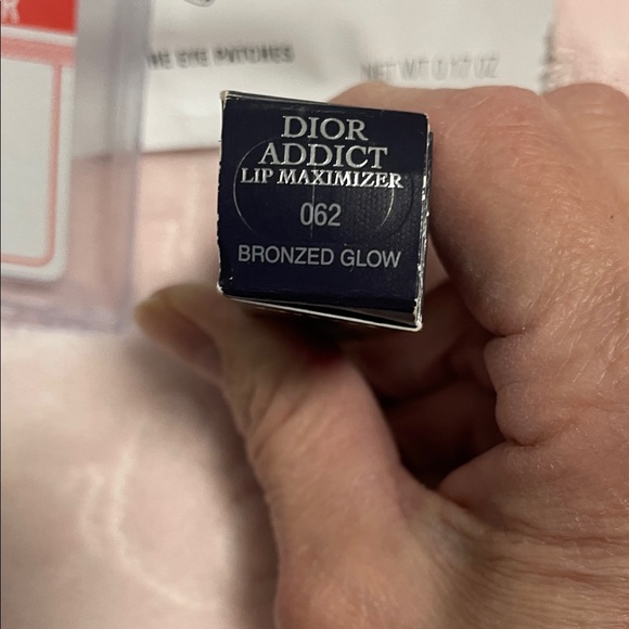 Dior Eye Patches with Lipstick 062 Bronze Glow and Card 5 of clubs - Picture 3 of 3